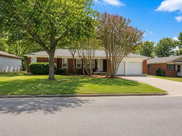5016 Sabelle Lane, Haltom City, TX 76117