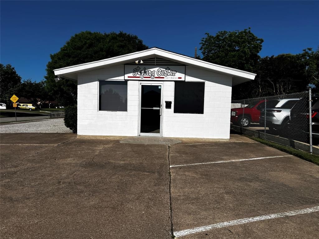 2526 Hillcrest Lane, Grand Prairie, TX 75052 Main Photo
