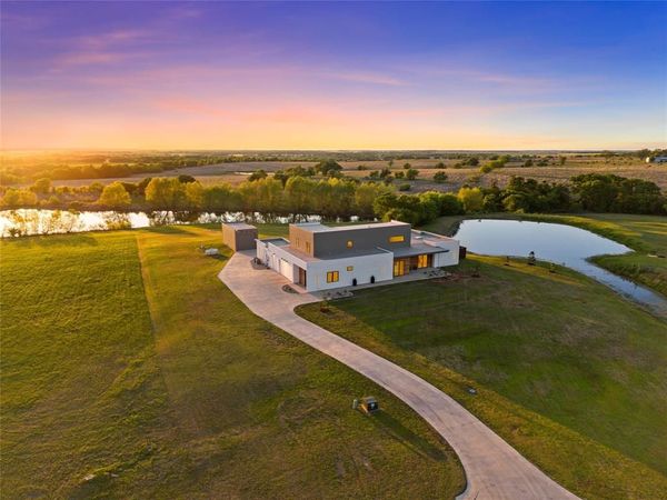 356 Bold Springs Court, West, TX 76691