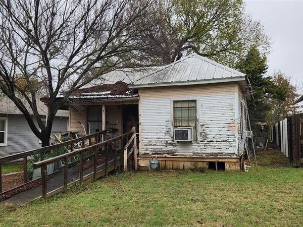 1407 E Wells Avenue, Sherman, TX 75090