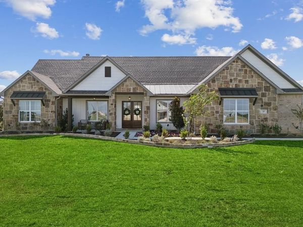 25 Dove Landing, Valley View, TX 76272