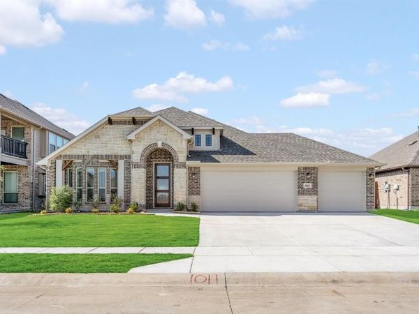 1011 Stonehaven Drive, Justin, TX 76247