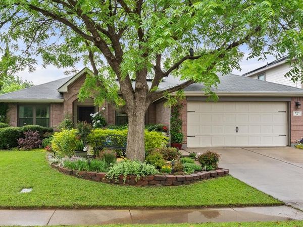 904 Lindstrom Drive, Fort Worth, TX 76131