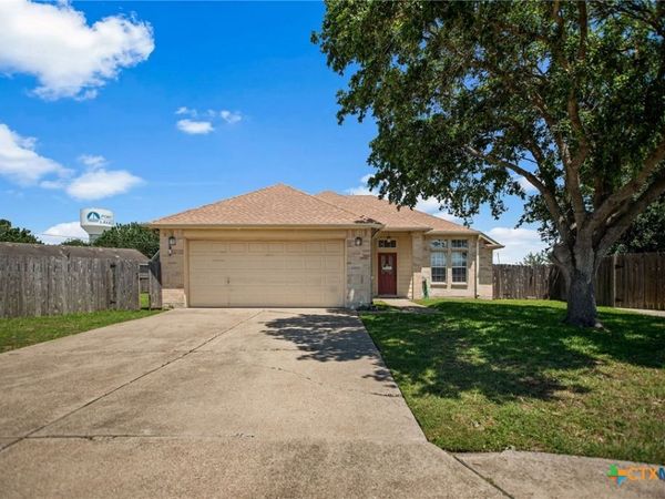 105 Belle Court , Port Lavaca, TX 77979