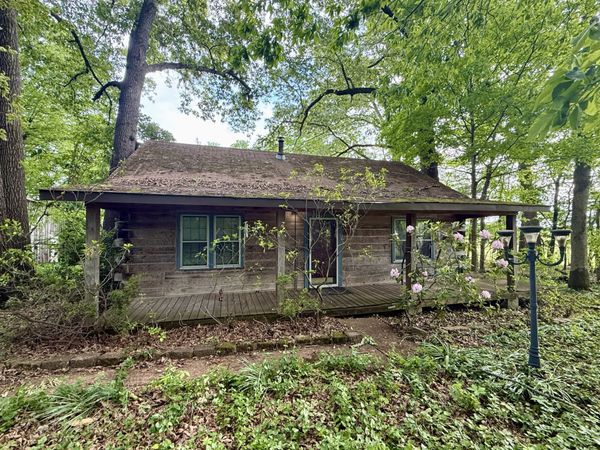 100 Dowlen Ln, Chapmansboro, TN 37035
