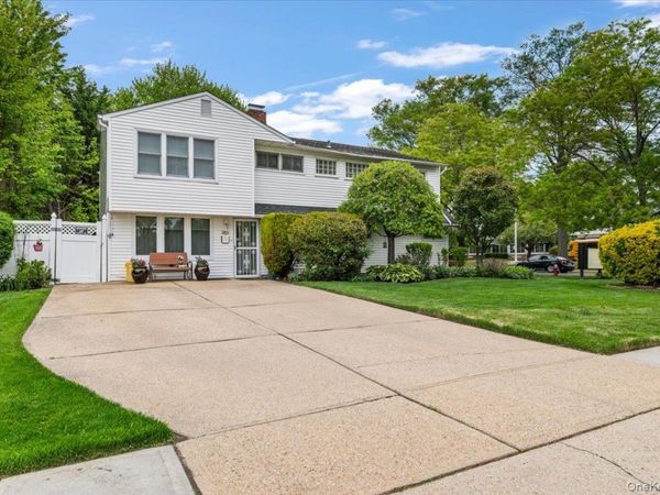 57 Meeting Lane , Hicksville, NY 11801
