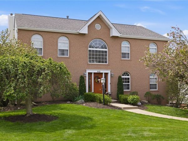 442 Shelbourne Dr, Pittsburgh, PA 15239