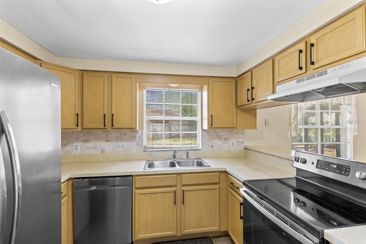 8698 Hillside Drive, Orlando, FL 32810 Photo