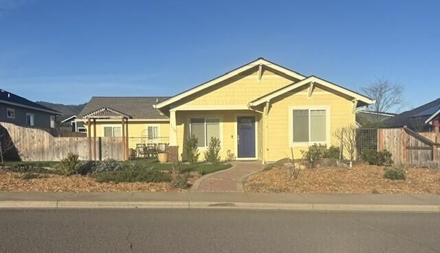 195 Suncrest Road, Talent, OR 97540 Main Photo