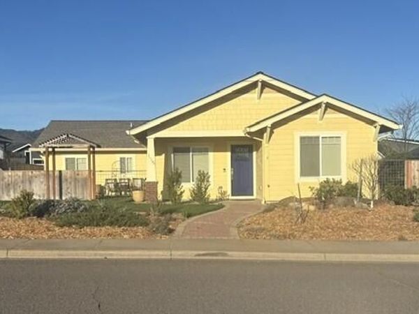 195 Suncrest Road, Talent, OR 97540