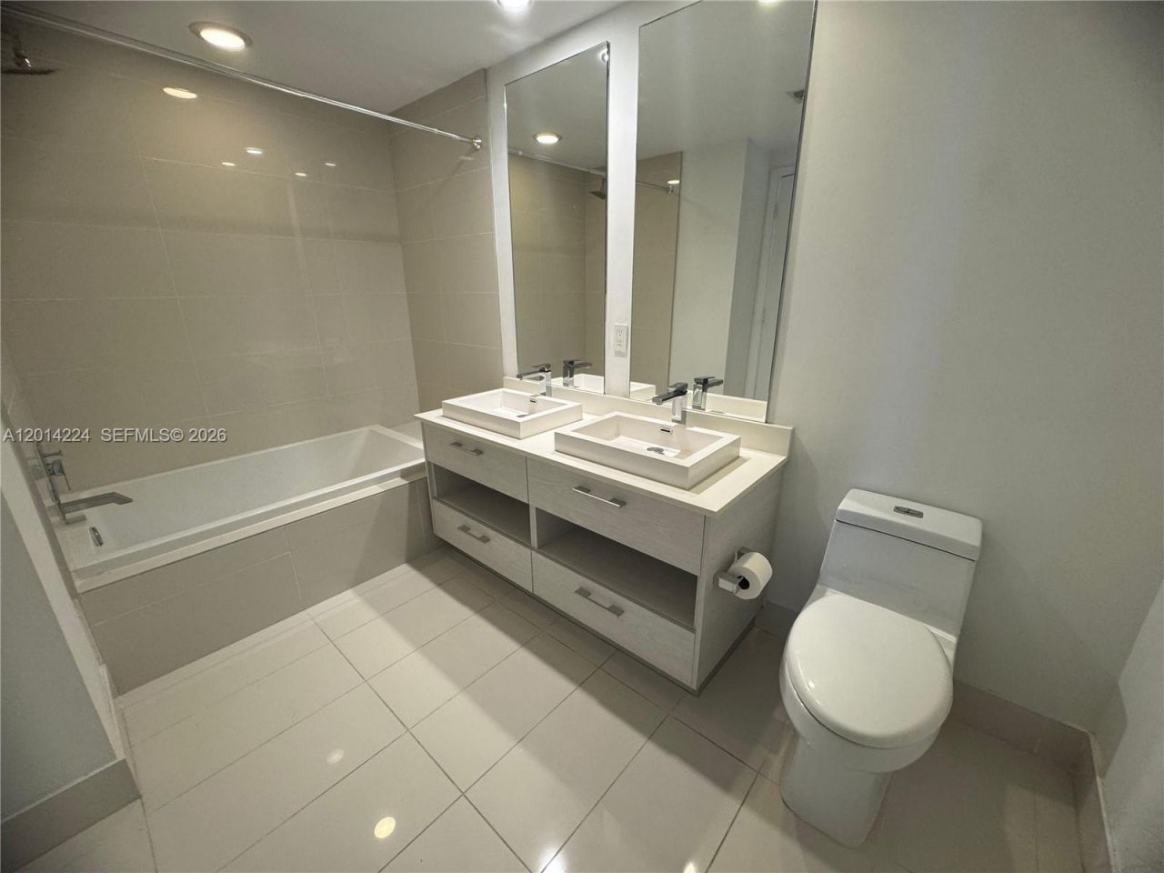 45 SW 9th St, Unit 1104, Miami, FL 33130 Photo