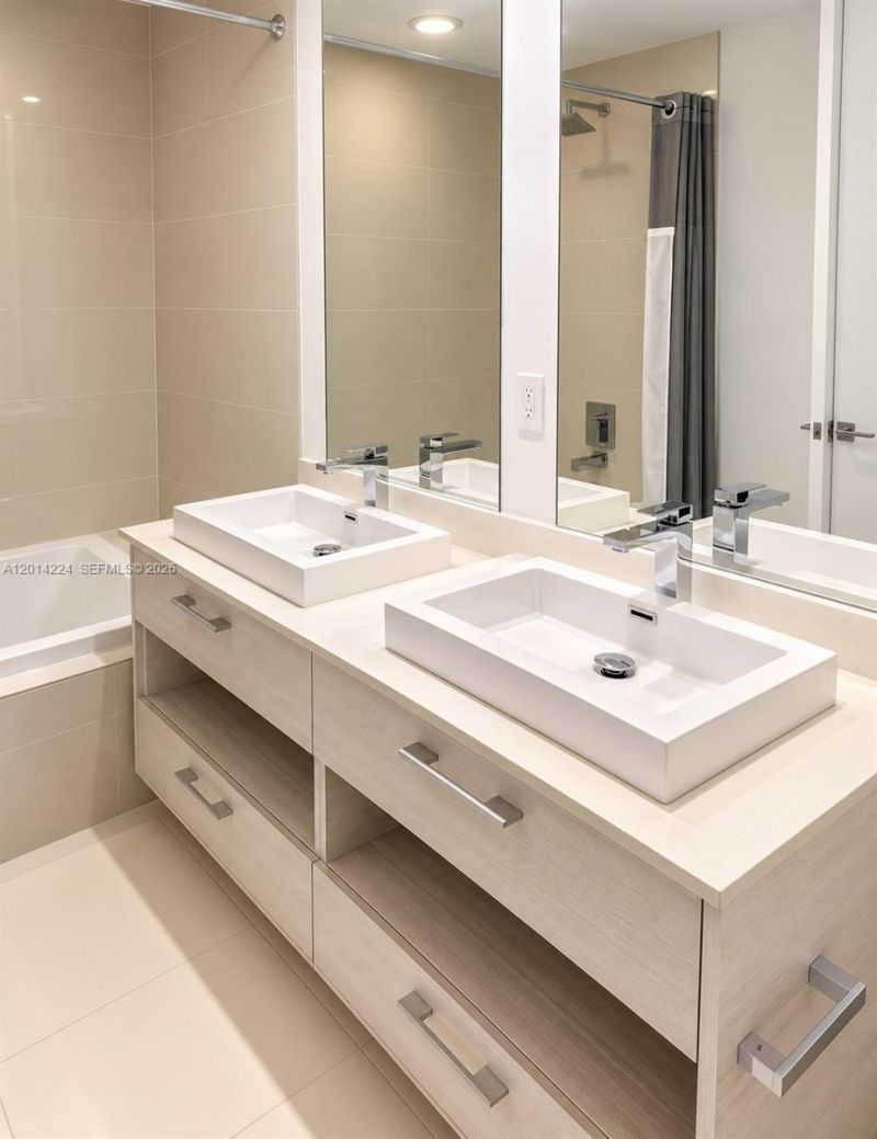 45 SW 9th St, Unit 1104, Miami, FL 33130 Photo