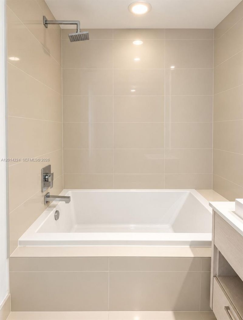 45 SW 9th St, Unit 1104, Miami, FL 33130 Photo