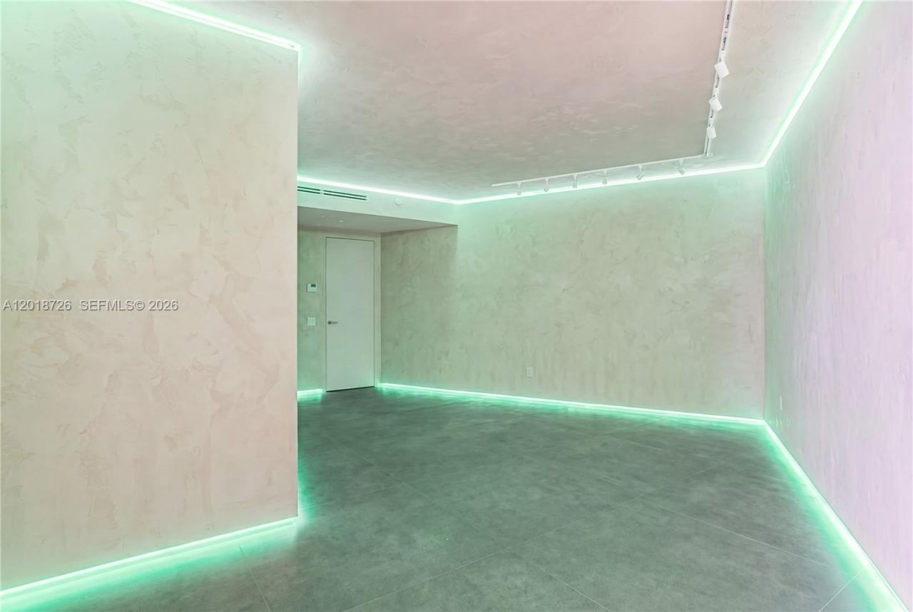 18555 Collins Ave, Unit 3705, Sunny Isles Beach, FL 33160 Photo