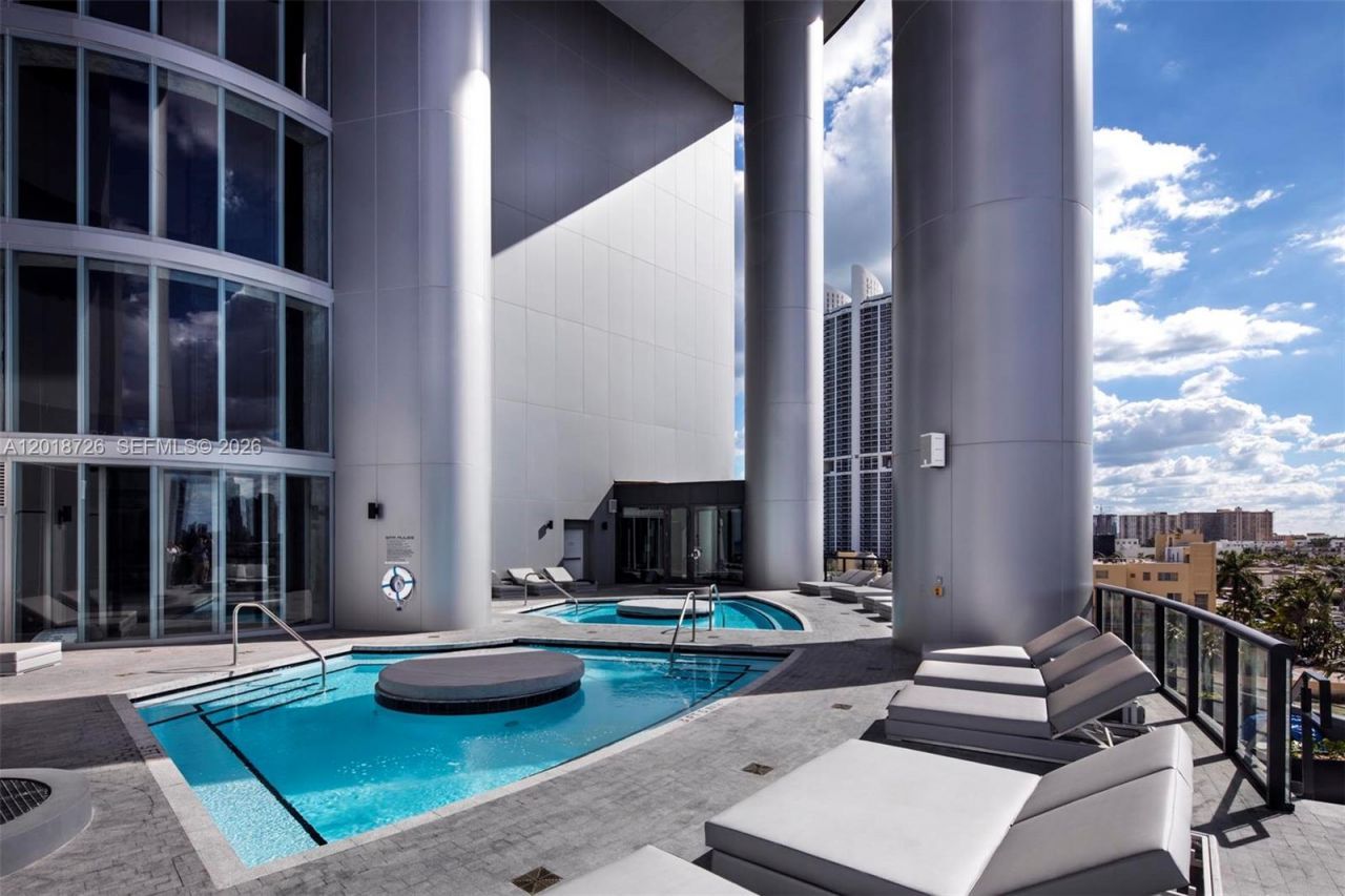 18555 Collins Ave, Unit 3705, Sunny Isles Beach, FL 33160 Photo