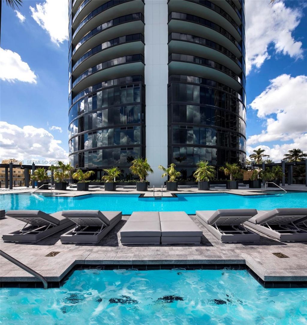 18555 Collins Ave, Unit 3705, Sunny Isles Beach, FL 33160 Photo