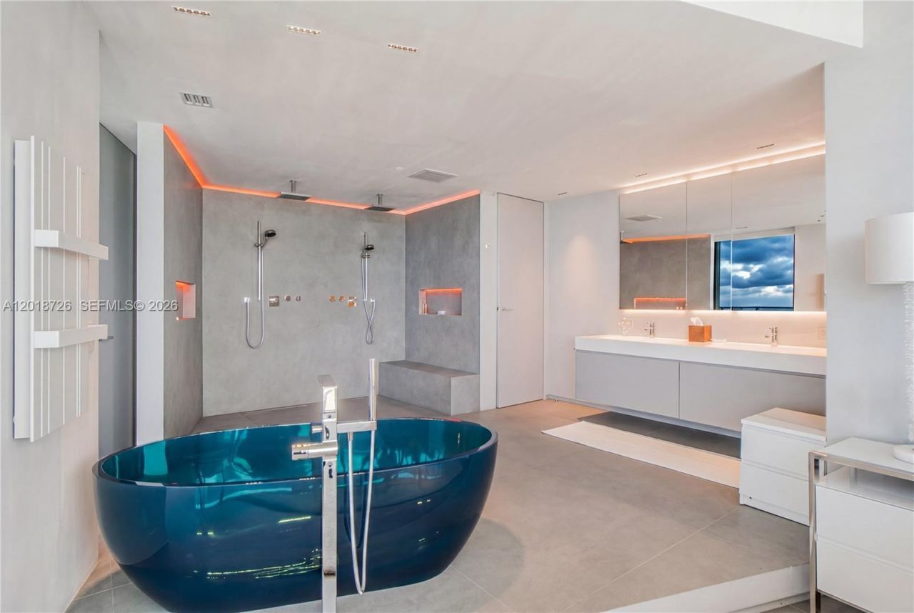 18555 Collins Ave, Unit 3705, Sunny Isles Beach, FL 33160 Photo