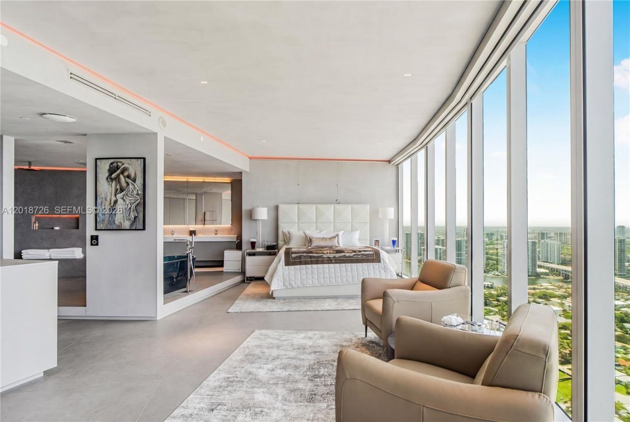 18555 Collins Ave, Unit 3705, Sunny Isles Beach, FL 33160 Photo
