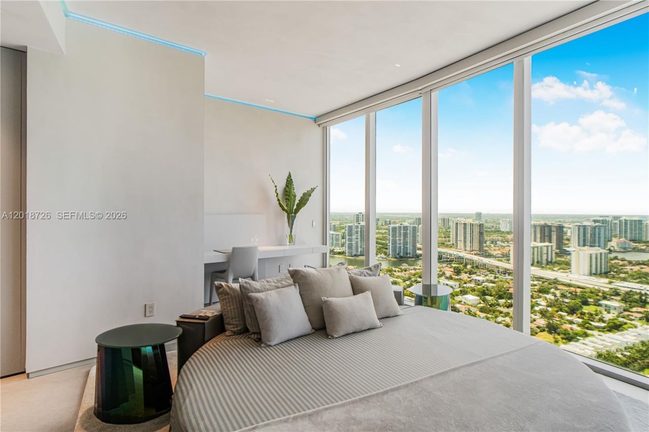 18555 Collins Ave, Unit 3705, Sunny Isles Beach, FL 33160 Photo