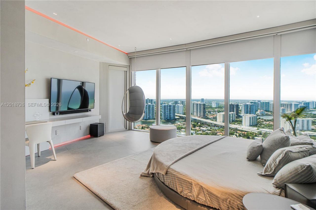 18555 Collins Ave, Unit 3705, Sunny Isles Beach, FL 33160 Photo