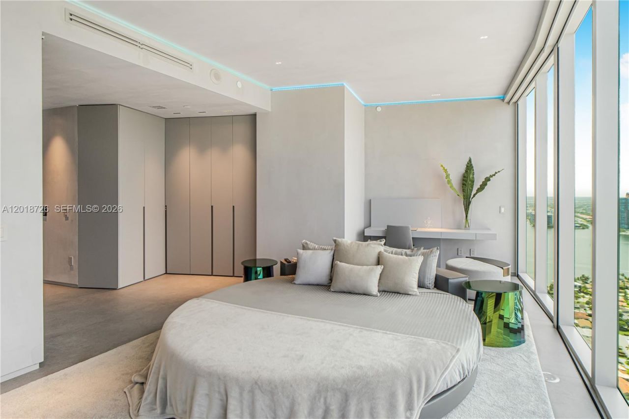 18555 Collins Ave, Unit 3705, Sunny Isles Beach, FL 33160 Photo