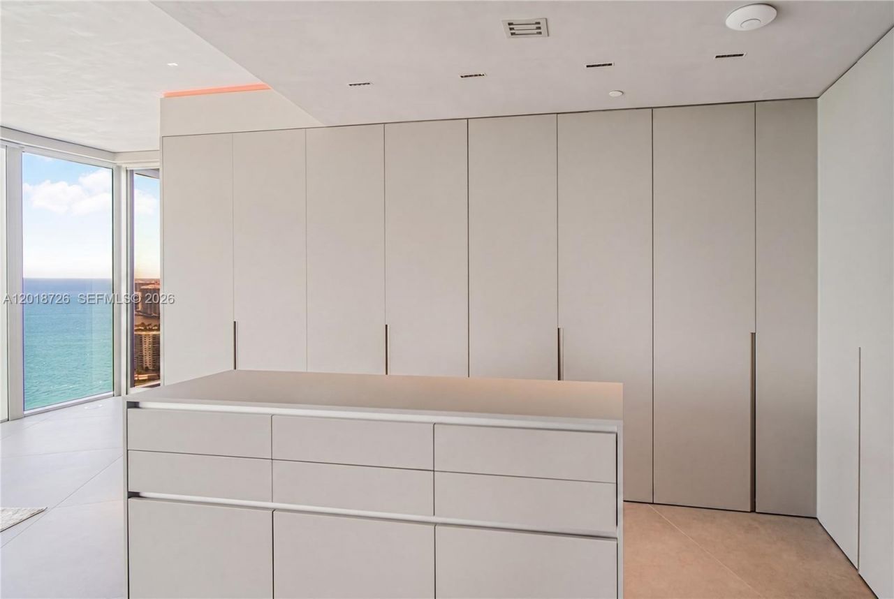 18555 Collins Ave, Unit 3705, Sunny Isles Beach, FL 33160 Photo