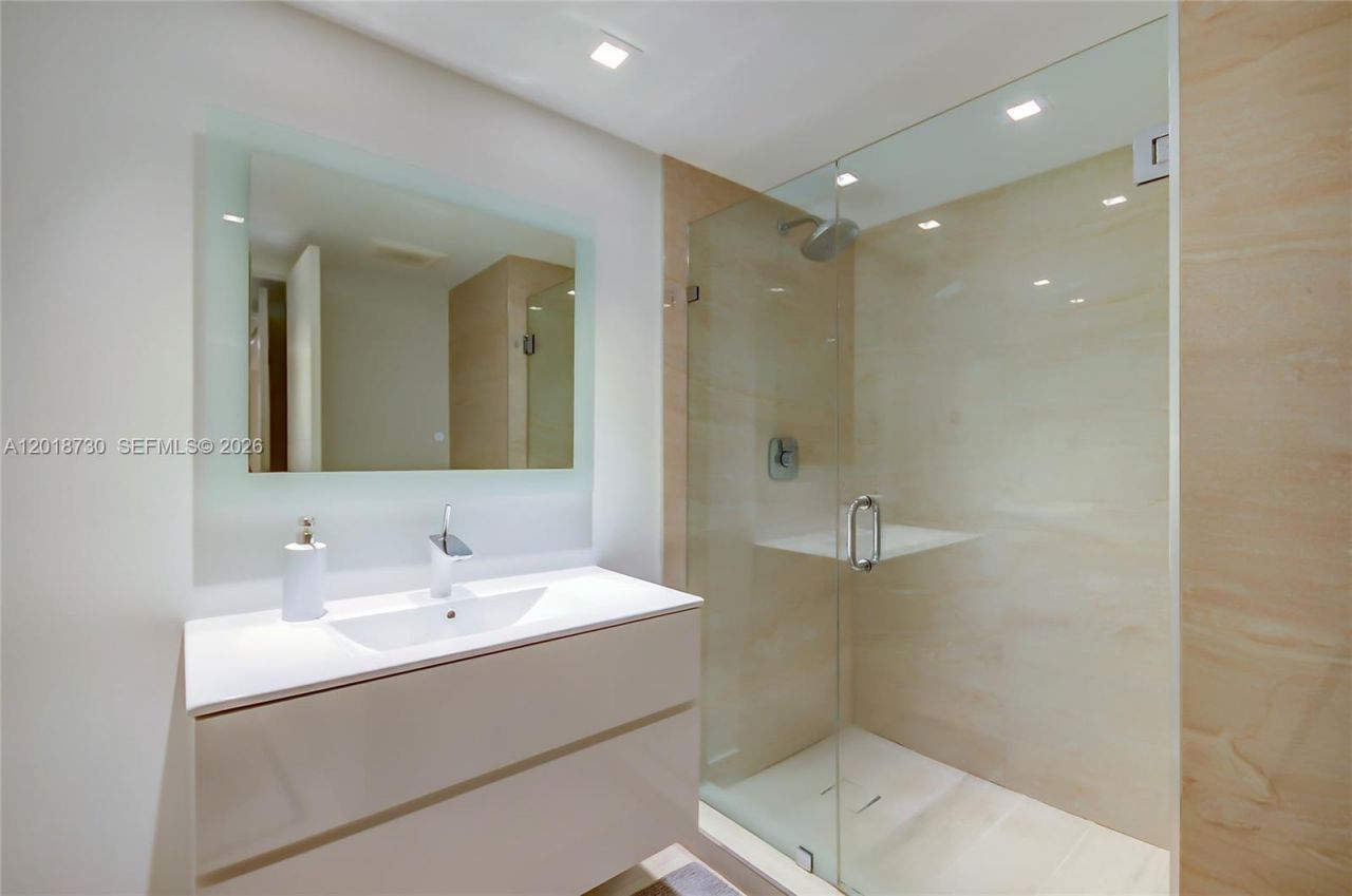 16175 Golf Club Rd, Unit 113, Weston, FL 33326 Photo