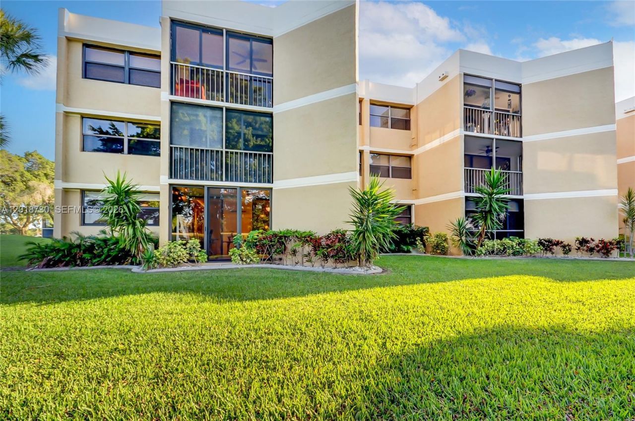 16175 Golf Club Rd, Unit 113, Weston, FL 33326 Photo