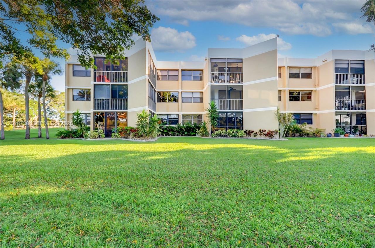 16175 Golf Club Rd, Unit 113, Weston, FL 33326 Photo