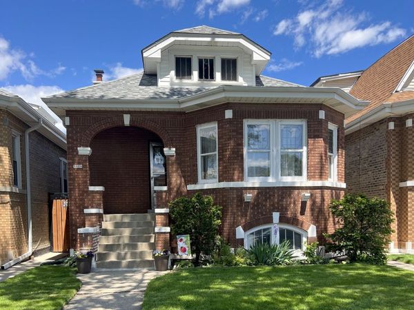 5320 W WOLFRAM Street , Chicago, IL 60641