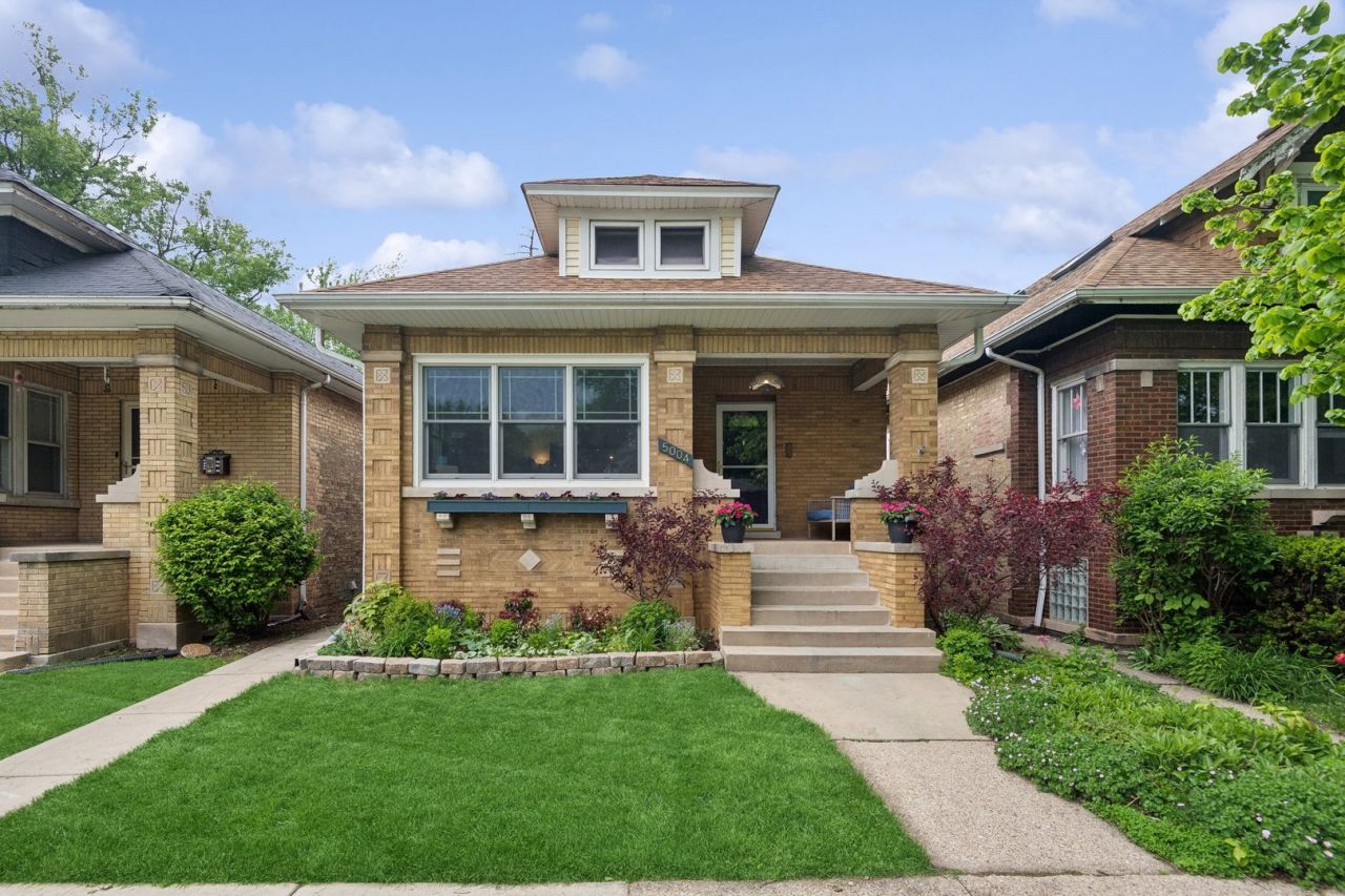 5004 N Tripp Avenue, Chicago, IL 60630 Main Photo