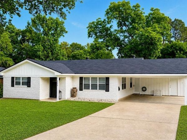 711 W Georgia Avenue, Vivian, LA 71082
