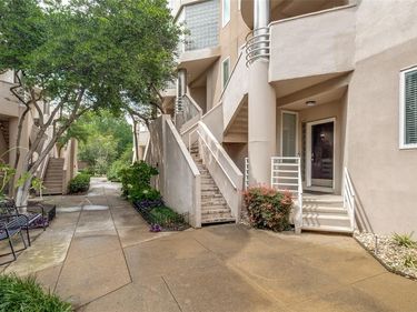 4040 Avondale Avenue, Unit 204, Dallas, TX 75219