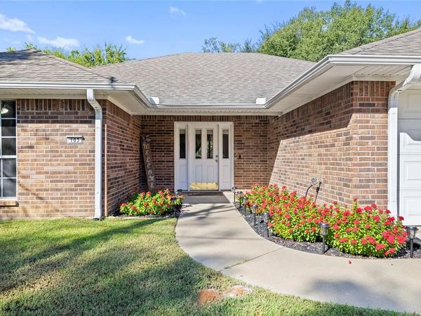 103 Lyle Street , Gladewater, TX 75647