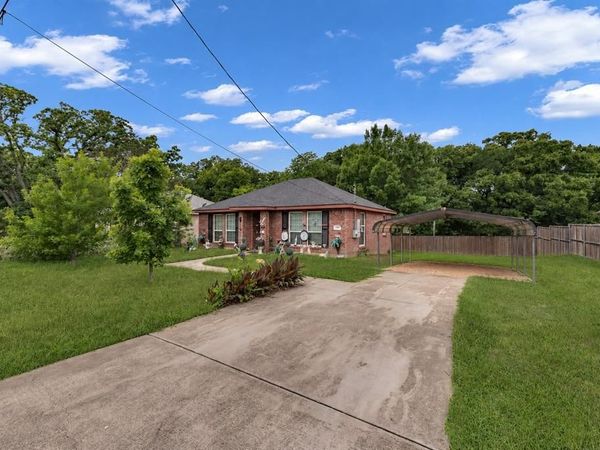 914 Armstrong Road, Seagoville, TX 75159