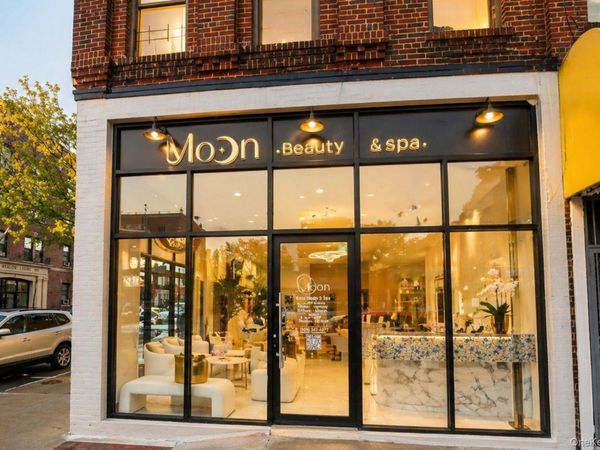 8001 Northern Boulevard , Jackson Heights, NY 11372