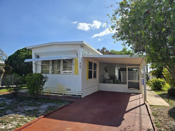 8122 SE Skylark Avenue, Hobe Sound, FL 33455