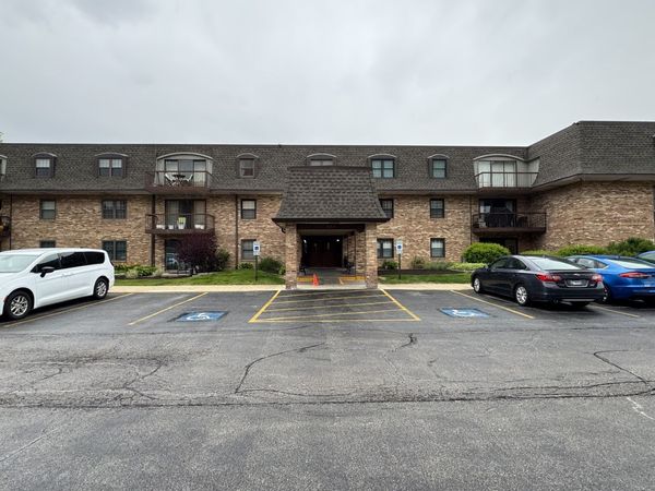 475 N Cass Avenue , Unit 205, Westmont, IL 60559