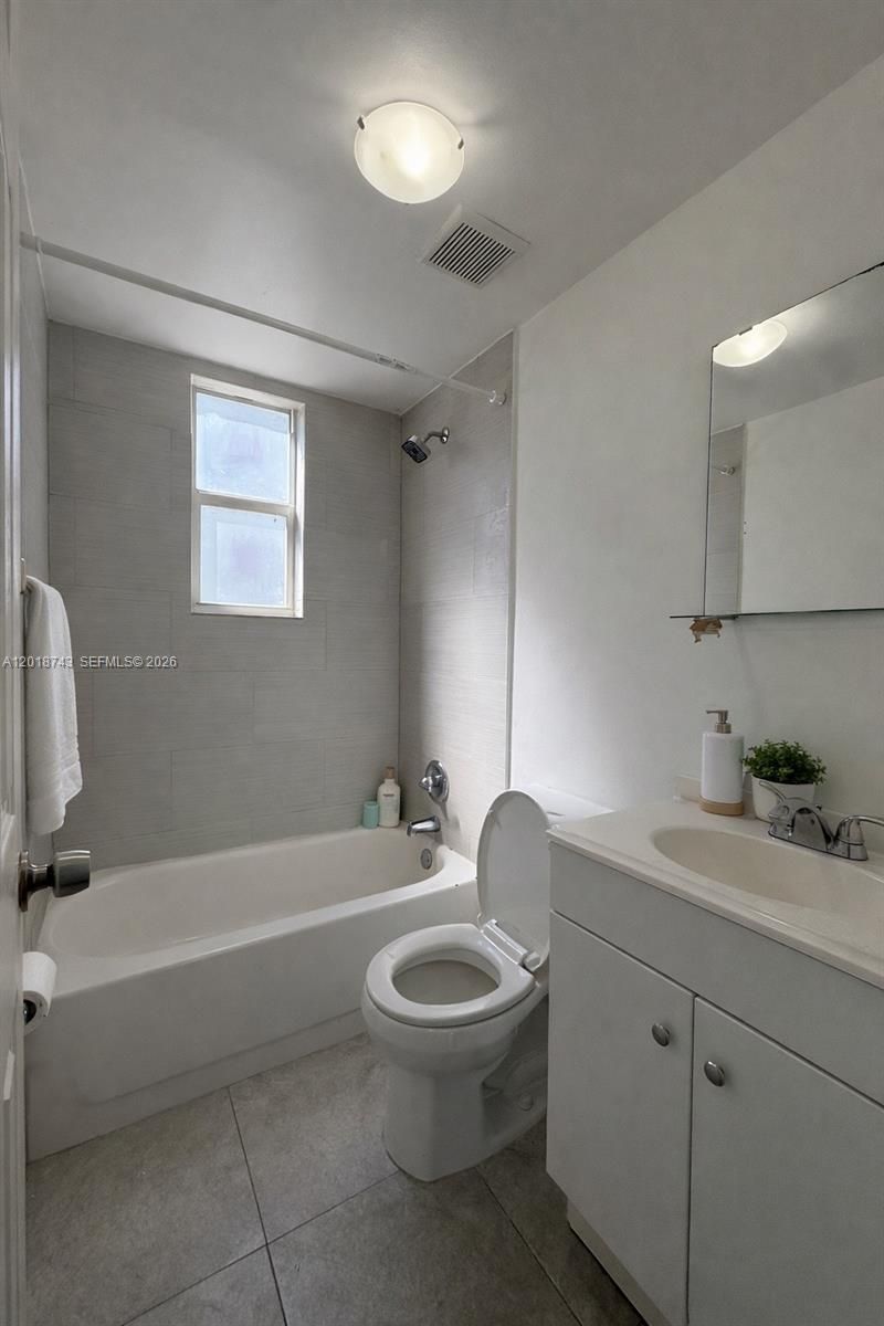 540 NW 7th St , Unit 28, Miami, FL 33136 Photo