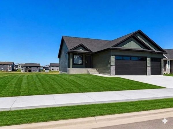 2110 Douglas Trail Drive SE, Pine Island, MN 55963
