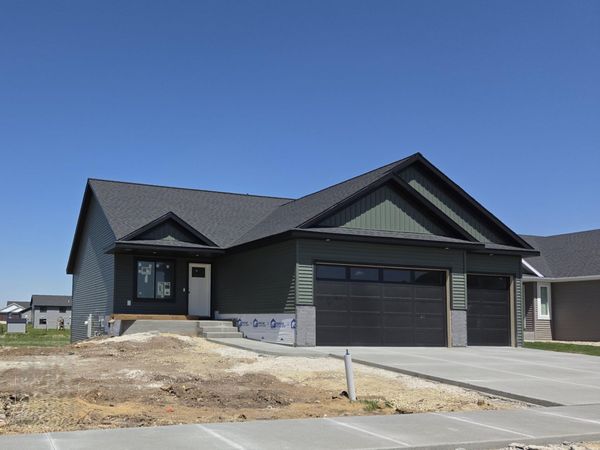 2110 Douglas Trail Drive SE, Pine Island, MN 55963