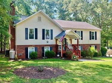 210 Woodville Drive, Forest, VA 24551