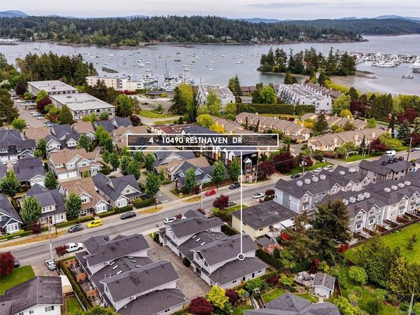 10490 Resthaven Dr, Unit 4, Sidney, BC V8L 3H7