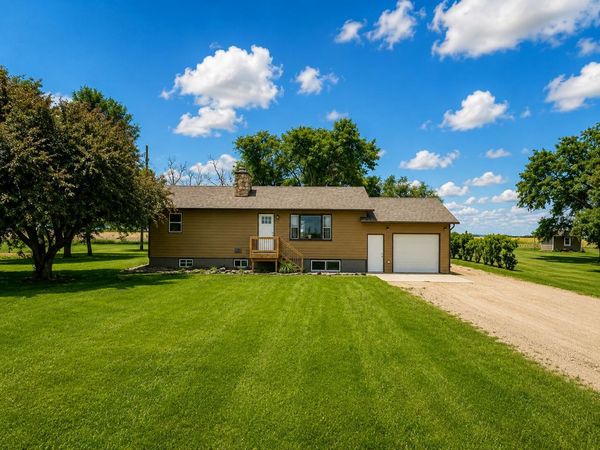 1619 Melgaard Road, Aberdeen, SD 57401