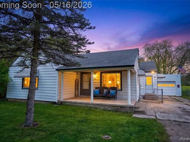 6383 Lapeer Road, Burton, MI 48509