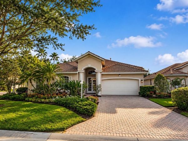 6836 BAY HILL DRIVE , LAKEWOOD RANCH, FL 34202