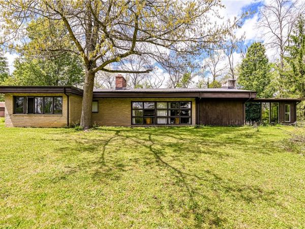 324 Fenfield Dr , Latrobe, PA 15650
