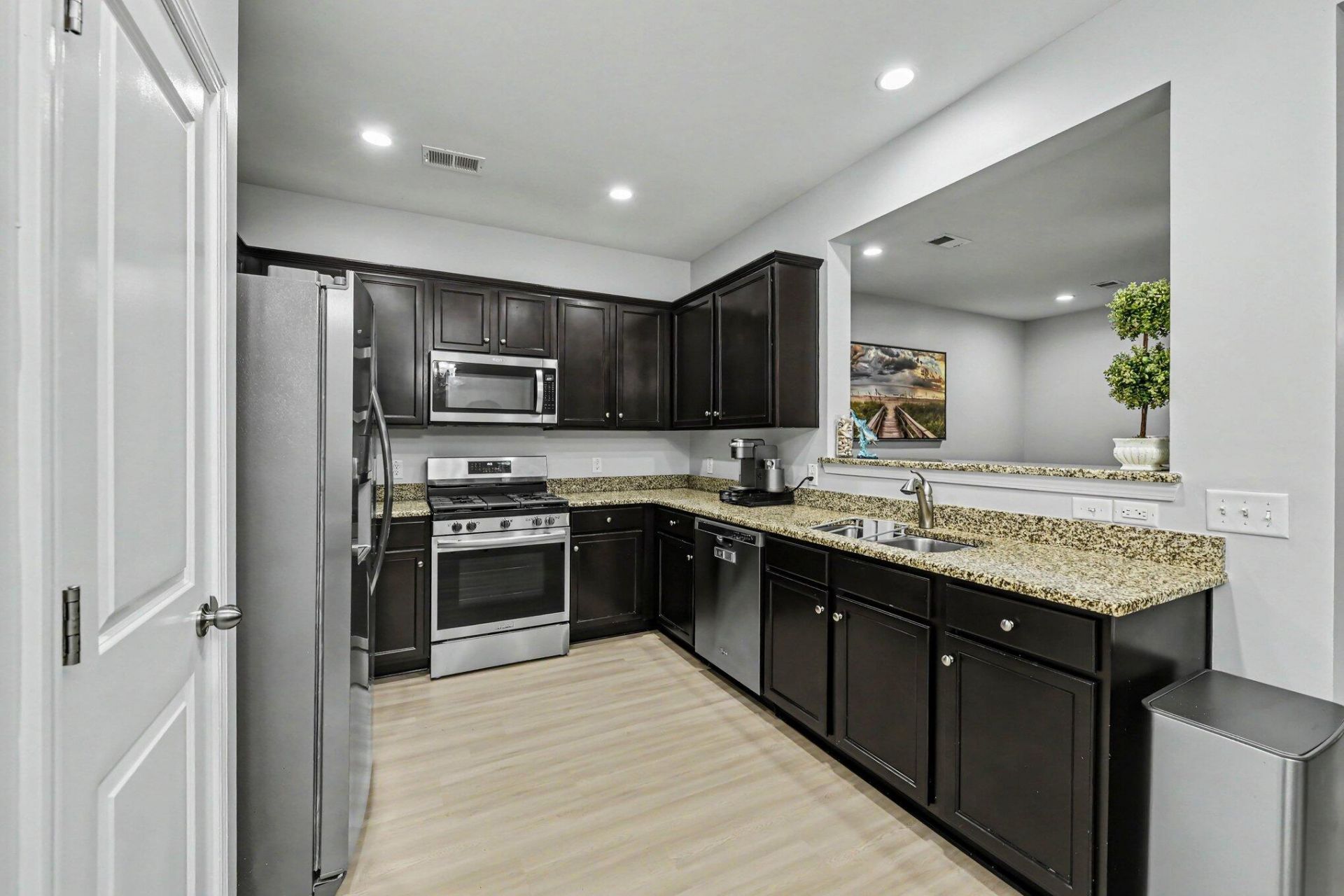 1064 Bennington Drive Photo 11