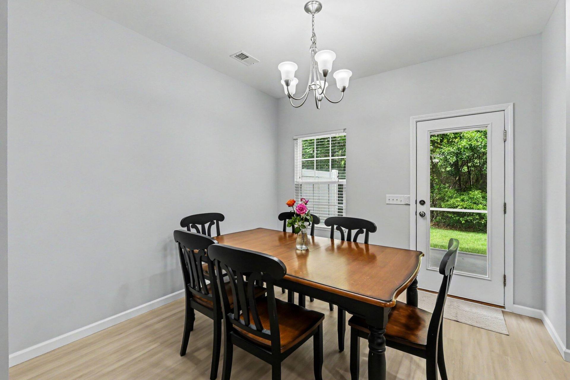 1064 Bennington Drive Photo 14