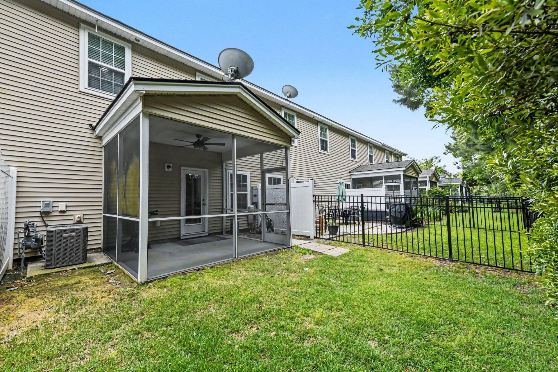 1064 Bennington Drive Photo 28